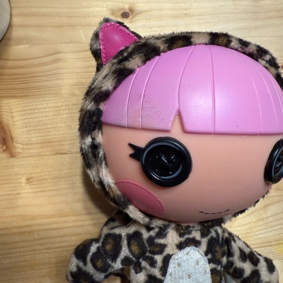 Lalaloopsy Kat Jungle Roars, younger sister, Whiskers Lion Roar and Pet - Picture 3 of 3
